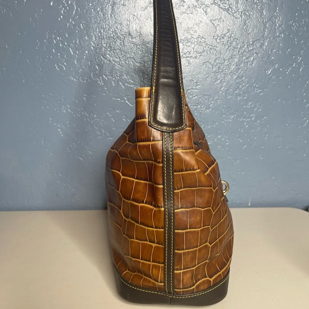 Dooney & Bourke Croco Embossed Logo Lock Sac Hobo leather Bag sn# J3362320